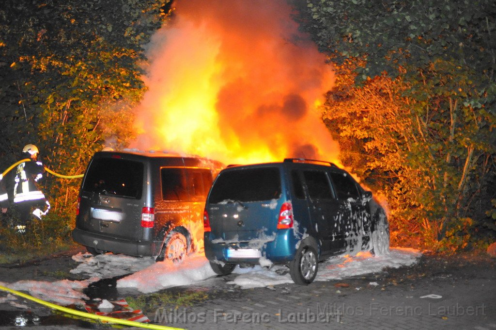 Wieder brennende Autos in Koeln Hoehenhaus P088.JPG